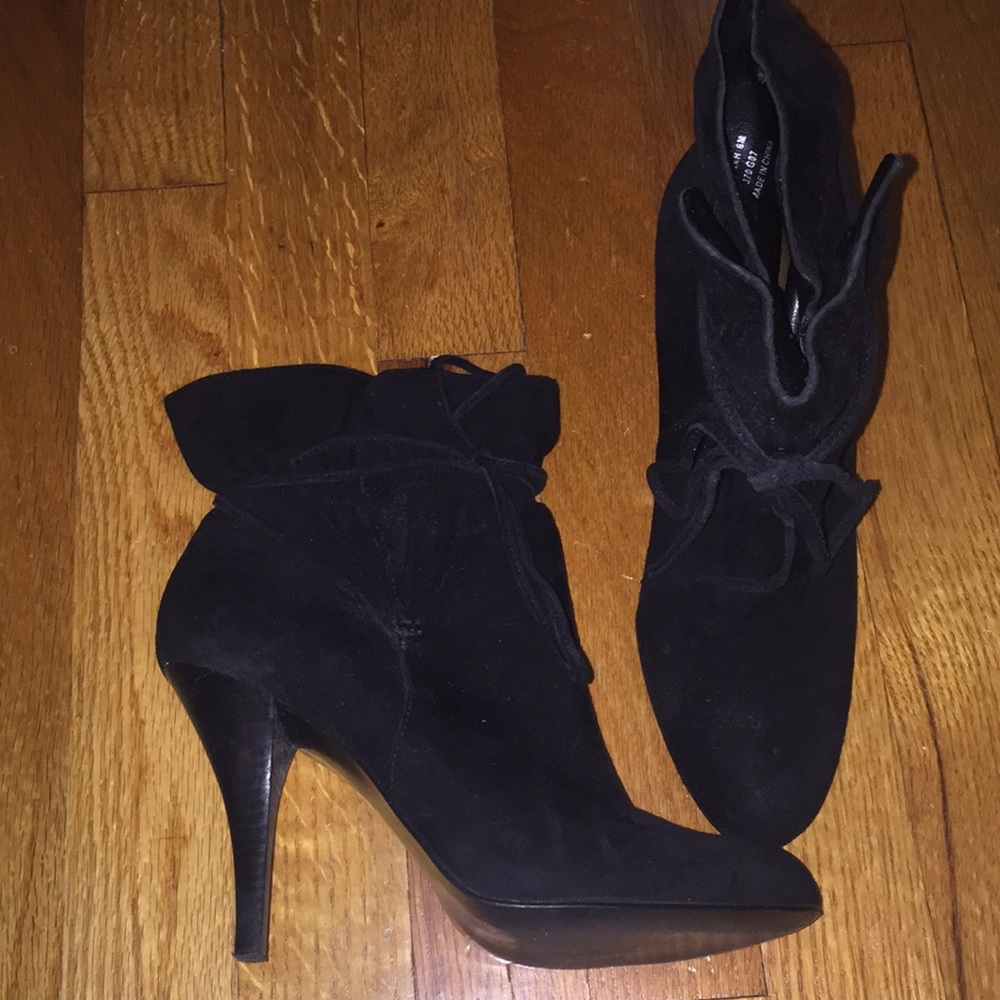 Calvin Klein size 6 booties